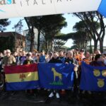 alla partenza con Pamich ed i simboli della comunità giuliano dalmate