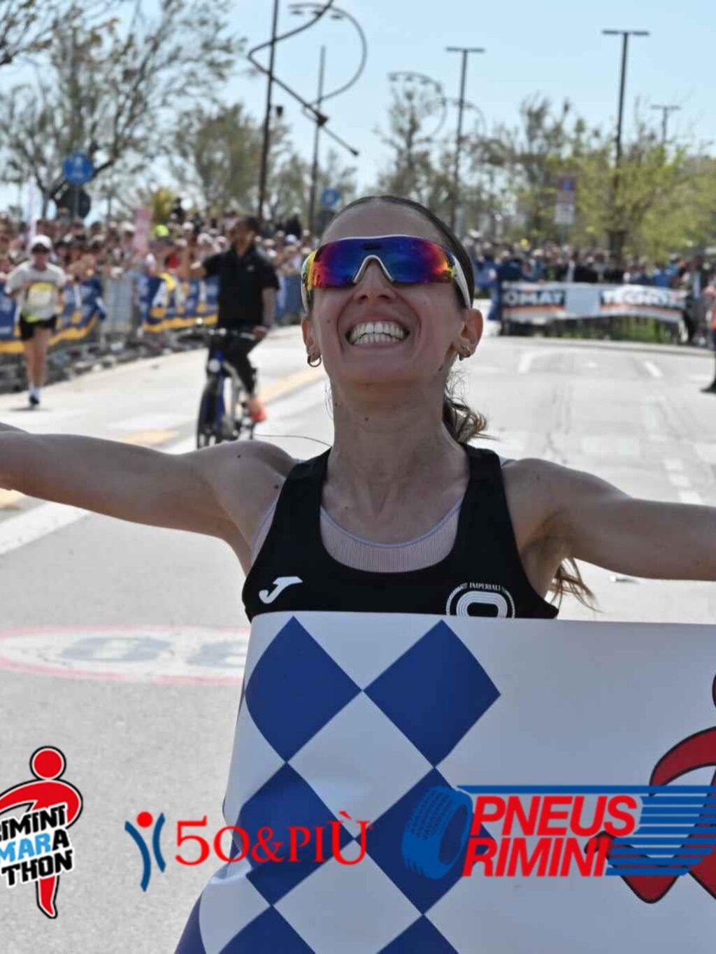 Alessia Tuccitto al traguardo della maratona di Rimini (profilo Fb)